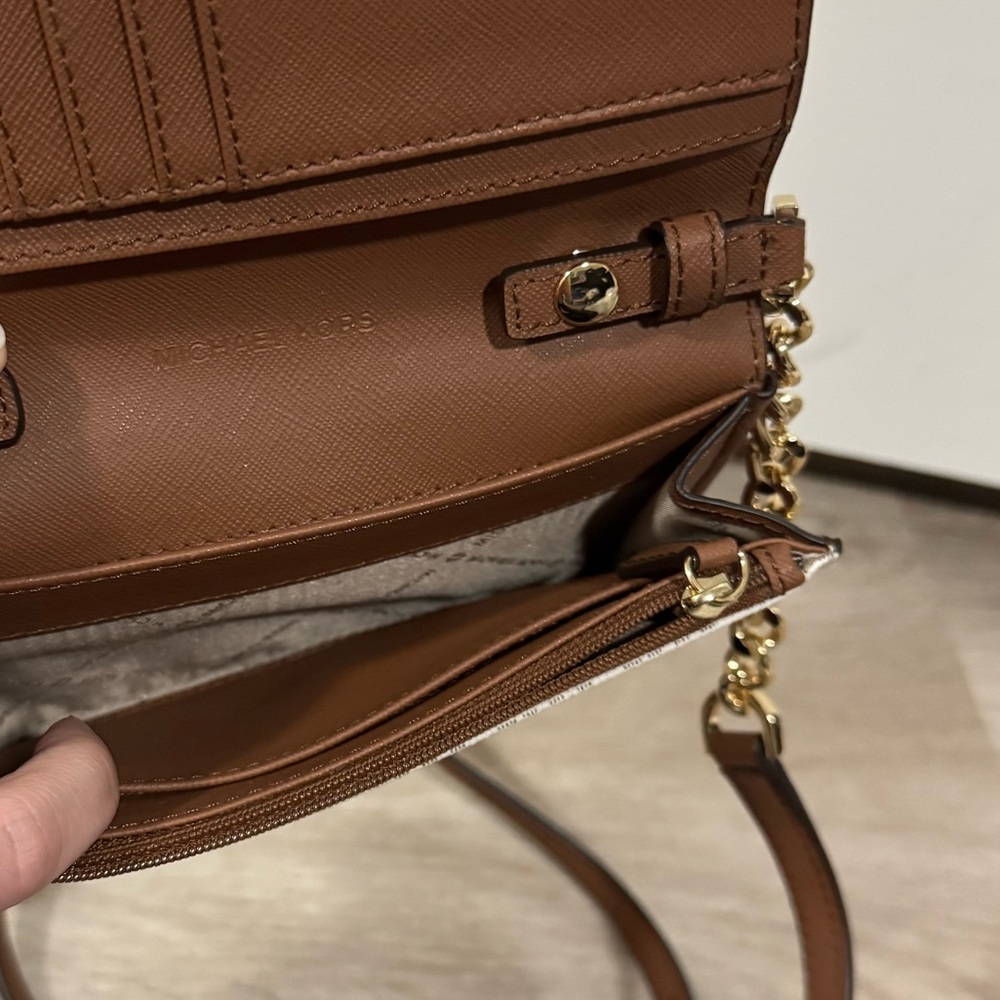 Michael Kors MK Signature Vanilla Crossbody Chain Strap Convertible Wallet Bag - Picture 4 of 9